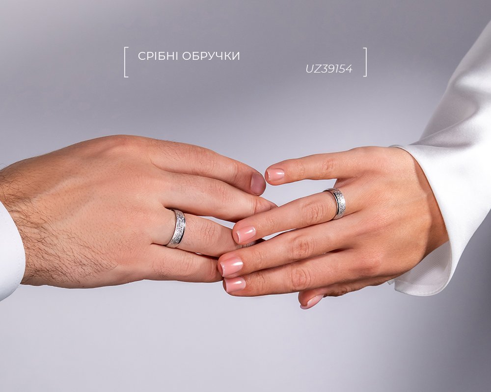 Стоит ли покупать кольца из серебра на свадьбу?
